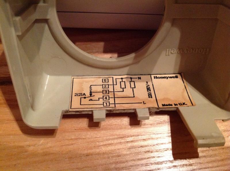 Replacing 4 wire thermostat with 2 wire thermostat | DIYnot Forums