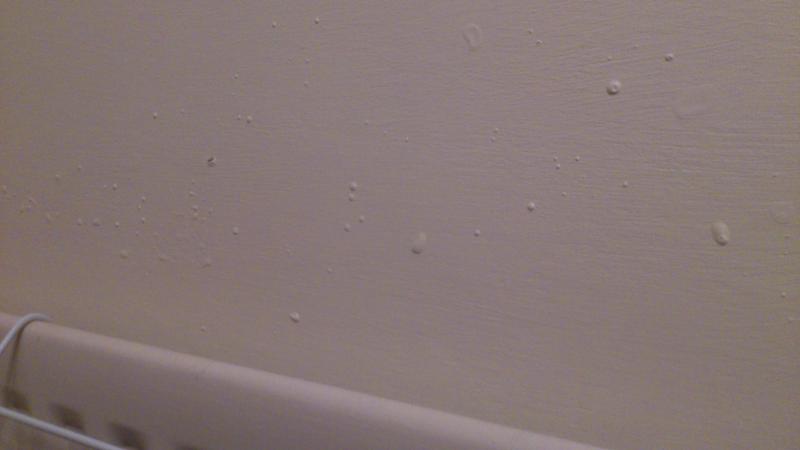 Wall paint bubbling up - how to remove | DIYnot Forums
