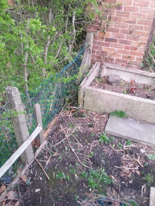 Building a fence using existing concrete posts DIYnot Forums