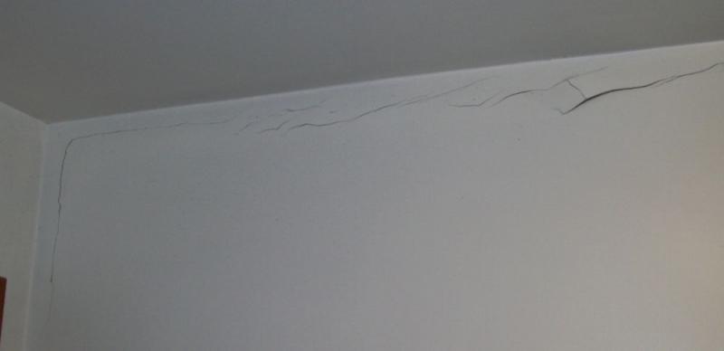 Cracks At Top Of Bathroom Wall Should I Be Worried Diynot Forums