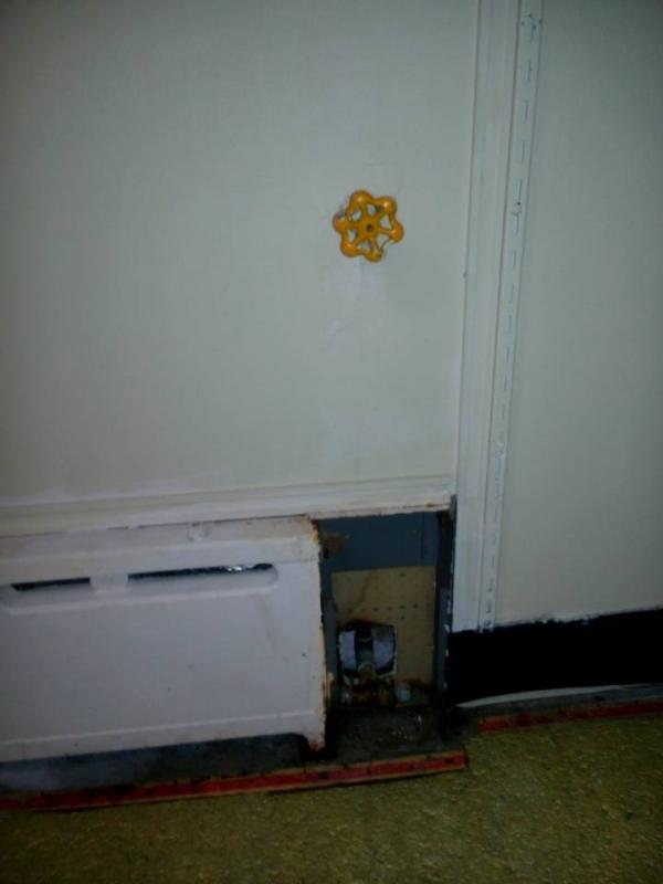 Baseboard heater shutoff valve(?) leaking, how to fix? Pleas DIYnot
