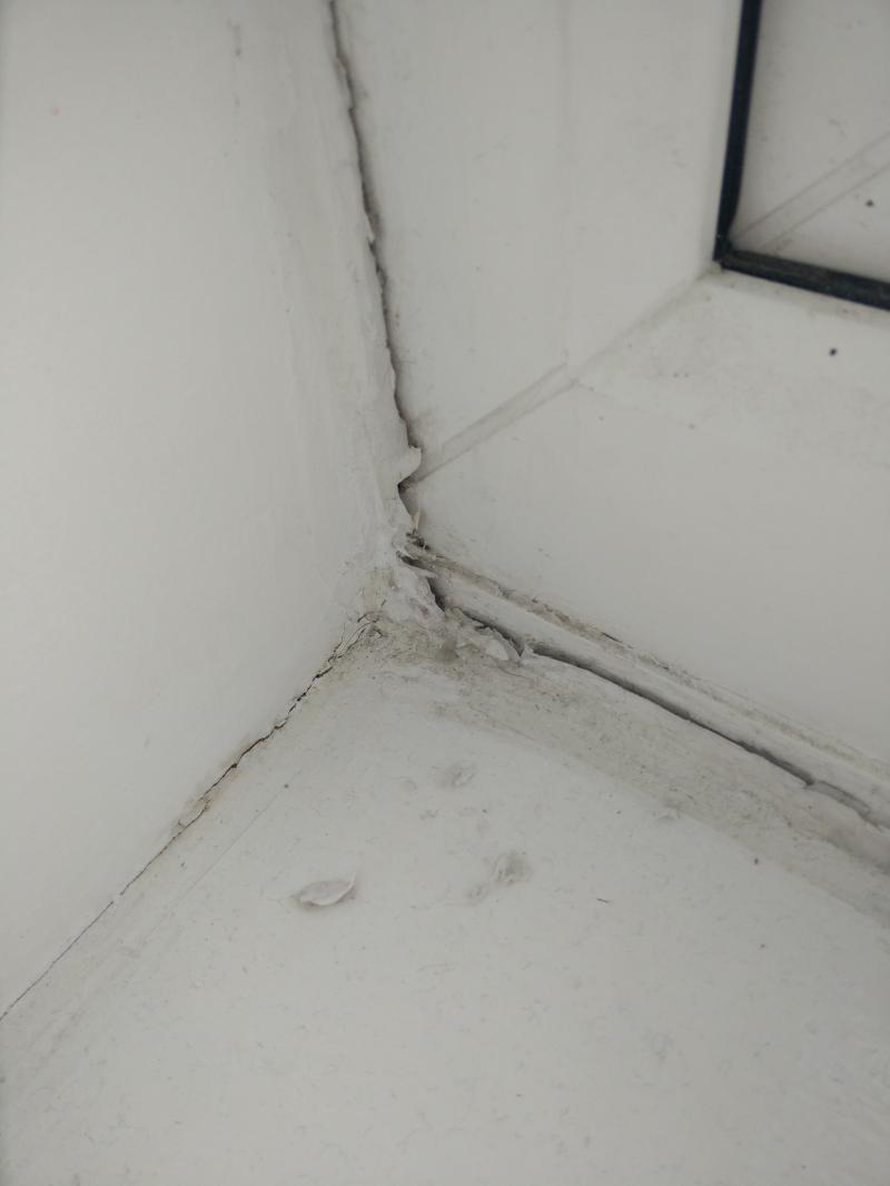 Interior window sealant cracked | DIYnot Forums