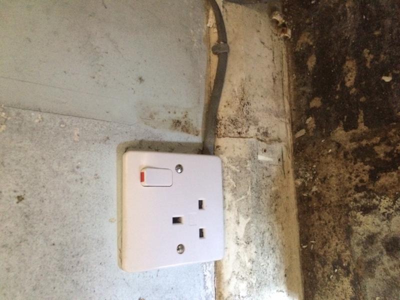 Electrical socket is live but nothing works in it? DIYnot Forums