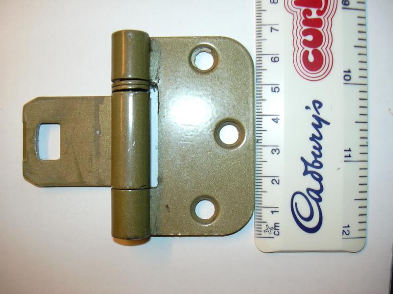 Unusual hinge b