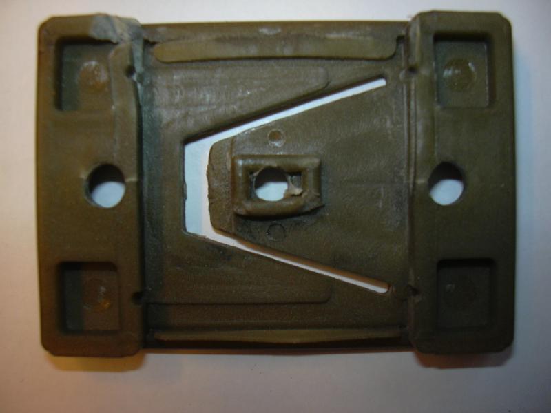 Unusual hinge d