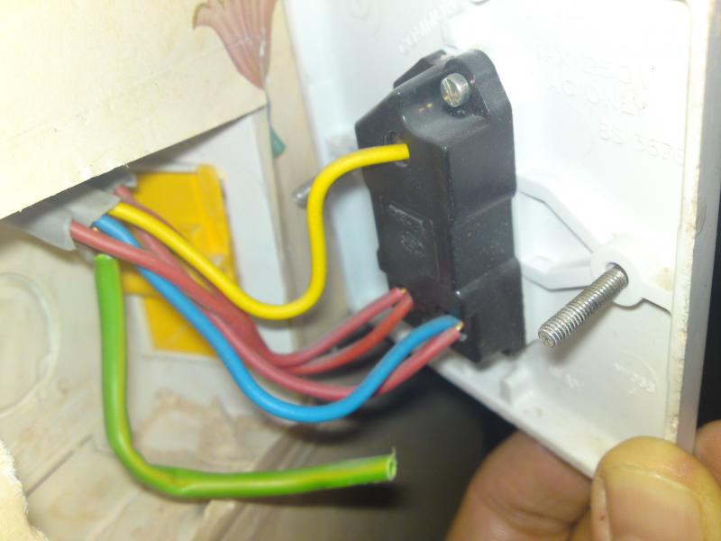 upper stairs 1 gang (operates upper stairs and low