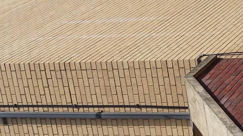 vertical cracking in corner brickwork