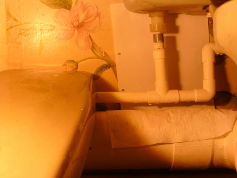 WC overflow connection