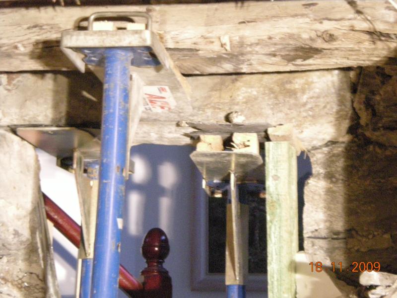 Wooden and stone lintols.